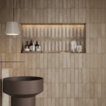 S147Marca-Corona-Fornace-Bianco-Minerale-Formella-Bruno-Bistro-Bathroom-Ravvicinato